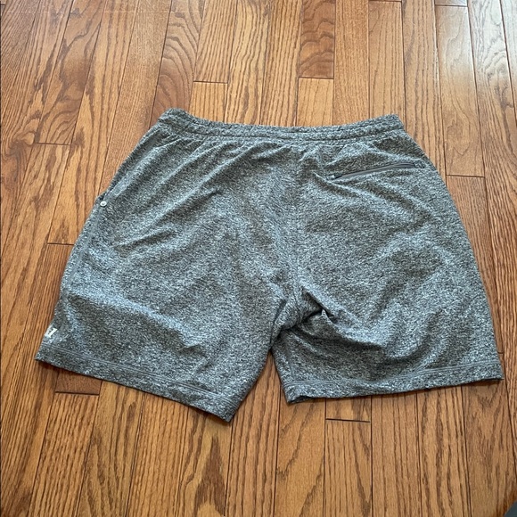 Vuori Gray Athletic Shorts Men’s Sz Medium - Picture 2 of 10